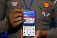 Ilustrasi sim kendaraan bisa disimpan di HP