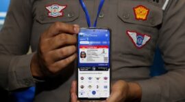 Ilustrasi sim kendaraan bisa disimpan di HP