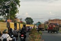 Tampak antrian Dumptruck di salah satu SPBU Sungai Penuh