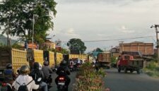 Tampak antrian Dumptruck di salah satu SPBU Sungai Penuh