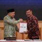 Bupati Kerinci, Monadi saat menerima Laporan Hasil Pemeriksaan (LHP) atas Laporan Keuangan Pemerintah Daerah (LKPD) Tahun Anggaran 2025 DARI BPK RI Perwakilan Provinsi Jambi