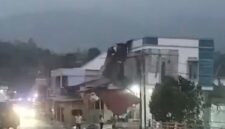 Tampak salah satu rumah warga di desa Tutung Bungkuk Kerinci yang rusak diterjang angin puting beliung
