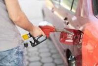 Ilustrasi terisi Solar ke Mobil Bensin