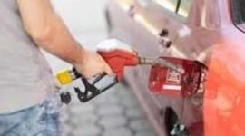 Ilustrasi terisi Solar ke Mobil Bensin