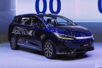 Penampakan BYD M6