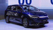 Penampakan BYD M6