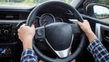 Ilustrasi sejarah setir mobil berada di sebelah kanan