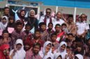 Kunjungan Wlikota Sungai Penuh, Alfin bersama Ketua PKK Sungai Penuh, Sri Kartini Alfin sekaligus pembagian seragam sekolah gratis