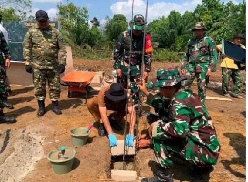 Bupati Bungo saat Letakkan Batu Pertama Tugu TMMD Kodim 0416/Bute ke-129