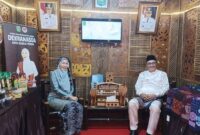 Ketua Dekranasda Sungai Penuh, Sri Kartini Alfin bersama Walikota Sungai Penuh, Alfin