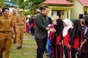 Bupati Meraning M Syukur saat berkunjung ke salah satu sekolah di Merangin