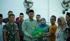 100 Warga Miskin Terima Bantuan Sembako, Bupati Hurmin dan TNI Perkuat Program Sosial di Sarolangun