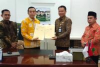 Rektor IAIN Kerinci saat tanda tangani mou dengan balai bahasa Jambi