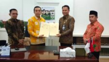 Rektor IAIN Kerinci saat tanda tangani mou dengan balai bahasa Jambi
