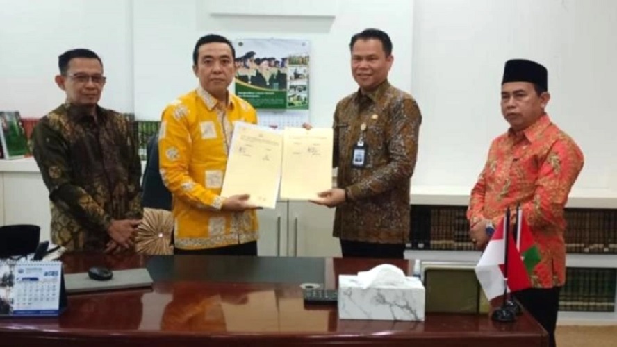 Rektor IAIN Kerinci saat tanda tangani mou dengan balai bahasa Jambi
