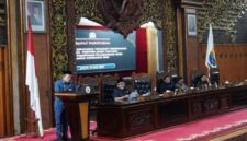 Gubernur Jambi, H Alharis sentil kepala OPD dan pejabat yang malas hadir pada paripurna