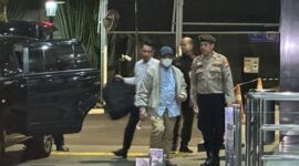 Bupati Lombok Barat Lalu Ahmad Zaini tiba di Gedung Merah Putih KPK, Jakarta, Senin (20/7/2026). ANTARA/Rio Feisal
