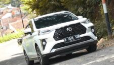 Ilustrasi Solusi mengatasi mobil matic mogok di tanjakan