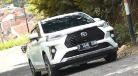 Ilustrasi Solusi mengatasi mobil matic mogok di tanjakan