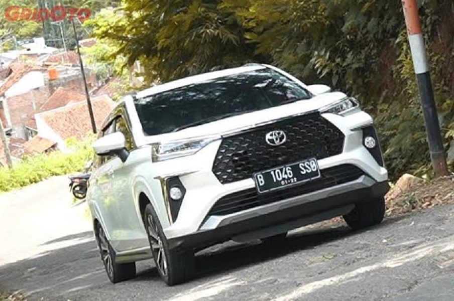 Ilustrasi Solusi mengatasi mobil matic mogok di tanjakan