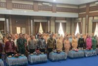 Wako Alfin saat mengukuhkan Pengurus Dharma Wanita Sungai Penuh 2024–2029