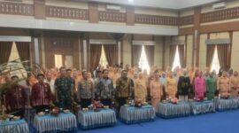 Wako Alfin saat mengukuhkan Pengurus Dharma Wanita Sungai Penuh 2024–2029
