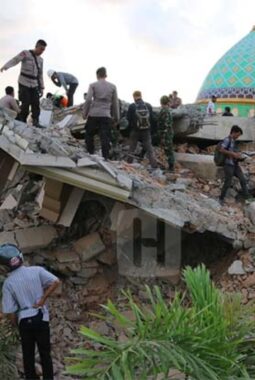Gempa NTT M7,7 Guncang Nagekeo, Tsunami Terdeteksi hingga 94 Cm, BMKG Sempat Keluarkan Peringatan Dini
