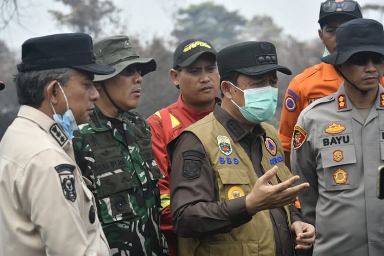 Bupati Muaro Jambi saat dilokasi Karhutla