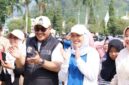 Walikota Sungai Penuh,, Alfin didampingi Ketua TP-PKK Sungai Penuh, Sri Kartini Alfin saat mengikuti acara