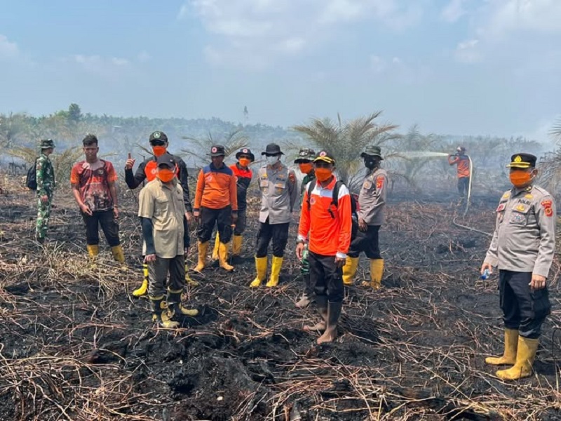 Kapolres Muaro Jambi AKBP Bayu Noormansyah turun langsung memantau penanganan Karhutla