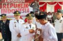 Bupati Bungo H. Dedy Putra sat menyerahkan remisi  bagi narapidana di Rutan Bungo
