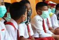 Ilustrasi siswa memakai masker ditengah semakin tidak sehatnya udara jambi