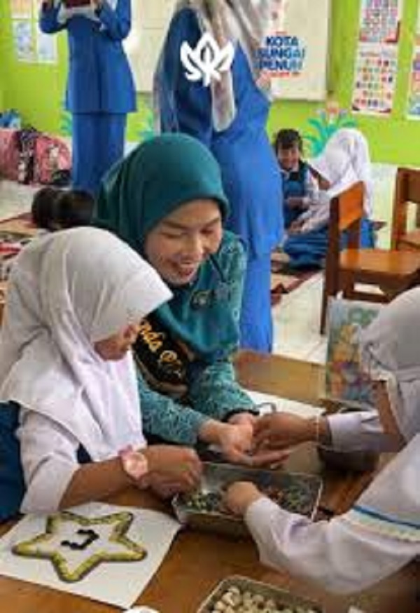 Ketua TP-PKK Sungai Penuh, Sri Kartini Alfin