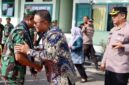 Wali Kota Sungai Penuh Alfin, S.H., saat menyambut  Danrem 042/Garuda Putih Brigjen TNI Nyamin, S.I.P., M.M