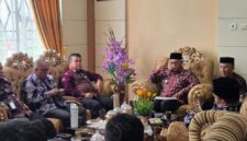 Wawako Azhar Hamzah saat mengikuti Rakor Tata Kelola Program Makan Bergizi Gratis Secara Daring