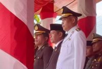 Wawako Sungai Penuh, Azhar Hamzah saat memimpin penurunan bendera merah putih