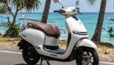 amaha memperkenalkan Fuzzy 125 sebagai skuter matik bergaya retro-modern