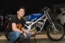Ariel Noah saat foto di motor hadiah dari gading martin