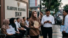Ilustrasi tenaga PPPK Paruh Waktu Menanti Kepastian Status